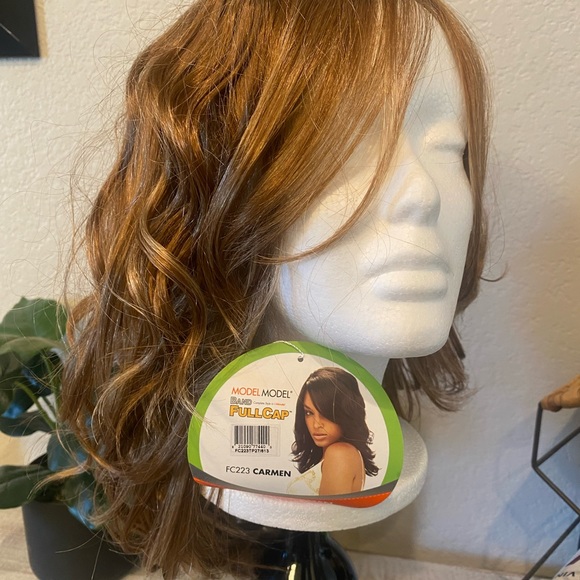 Model Model Synthetic Wig. TP 27/613 Rich Color Medium Wavy Curl Length. No Lace - Picture 6 of 11